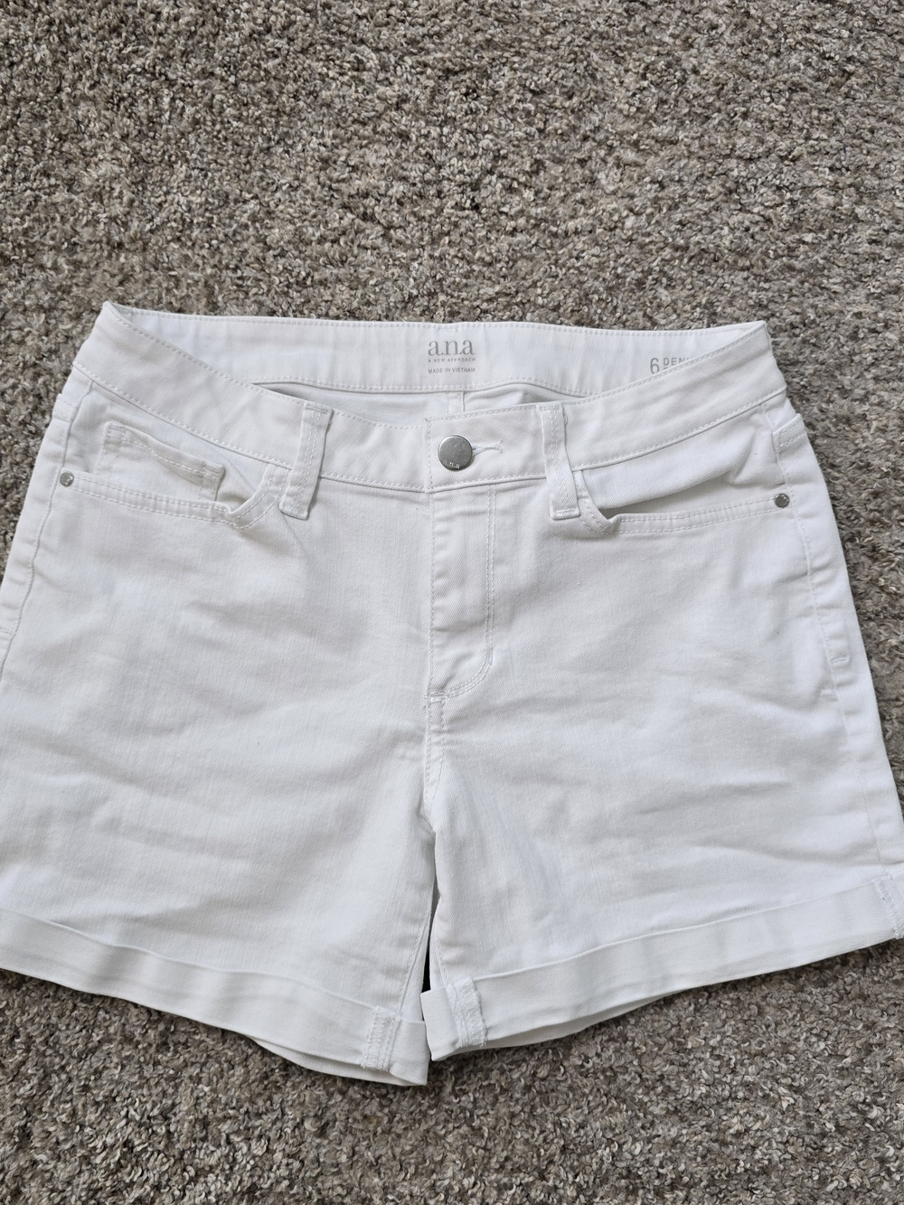 a.n.a Women’s White Denim Shorts Stretch Pockets Button Mid Rise Old Money, 6